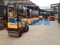 座駕壓路機、灌縫機等多種機器出口尼日爾