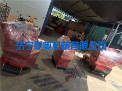 小型壓路機(jī)、霧炮等設(shè)備成功發(fā)往目的地