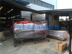 一批小型壓路機(jī)和激光整平機(jī)成功發(fā)出！