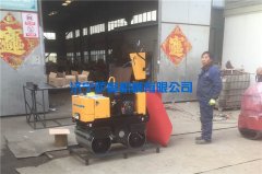 【周末回放】發(fā)貨區(qū)小型壓路機(jī)精彩亮相！